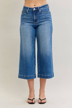 Load image into Gallery viewer, Judy Blue Jeans MR Wide Crop Vintage Pkts & Wide Hem