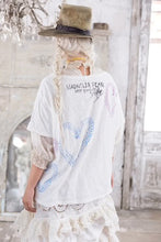 Load image into Gallery viewer, Magnolia Pearl Frida Del Sol T