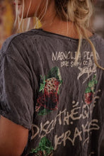 Load image into Gallery viewer, Magnolia Pearl Discotheque Fraises T