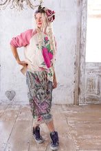 Load image into Gallery viewer, Magnolia Pearl Abbeyrosa Richi Sweatshirt
