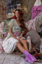 Load image into Gallery viewer, Magnolia Pearl Your Aura T