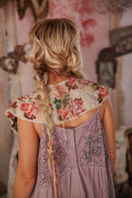 Load image into Gallery viewer, Magnolia Pearl Floral Appliqué Hannes Collar