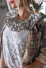 Load image into Gallery viewer, Magnolia Pearl Frida Macaron Jabot