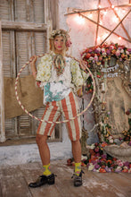Load image into Gallery viewer, Magnolia Pearl Floral Cropped Leni Jacket