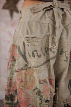 Load image into Gallery viewer, Magnolia Pearl Vincent Dani Blues Denims