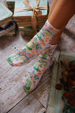 Load image into Gallery viewer, Magnolia Pearl Floral Lamb MP Socks