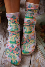 Load image into Gallery viewer, Magnolia Pearl Floral Lamb MP Socks