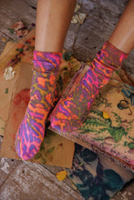 Load image into Gallery viewer, Magnolia Pearl Neon Leopard MP Socks