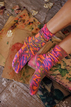 Load image into Gallery viewer, Magnolia Pearl Neon Leopard MP Socks