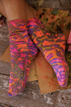 Load image into Gallery viewer, Magnolia Pearl Neon Leopard MP Socks