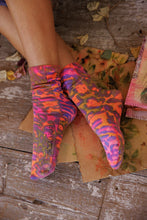 Load image into Gallery viewer, Magnolia Pearl Neon Leopard MP Socks