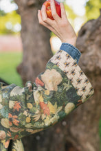 Load image into Gallery viewer, Market Of Stars I Dream In Flowers Cottage Cardigan