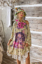 Load image into Gallery viewer, Magnolia Pearl Kitten Francis Pullover