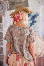 Load image into Gallery viewer, Magnolia Pearl Little Star Applique T