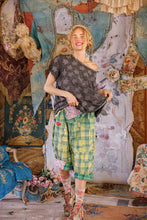 Load image into Gallery viewer, Magnolia Pearl Little Star Appliqué T