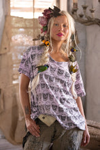 Load image into Gallery viewer, Magnolia Pearl Skulls T