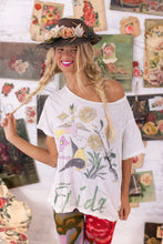 Load image into Gallery viewer, Magnolia Pearl Flight Flowers Frida T