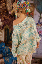 Load image into Gallery viewer, Magnolia Pearl SOY Hermosa Sweatshirtn
