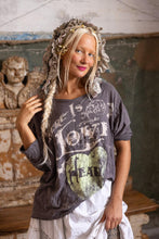Load image into Gallery viewer, Magnolia Pearl Your Aura Viggo T