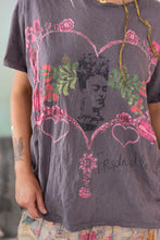 Load image into Gallery viewer, Magnolia Pearl Corazón Luminoso Tee