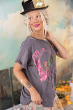 Load image into Gallery viewer, Magnolia Pearl Corazón Luminoso Tee