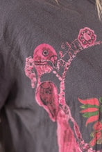 Load image into Gallery viewer, Magnolia Pearl Corazón Luminoso Tee