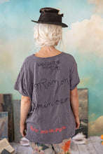 Load image into Gallery viewer, Magnolia Pearl Corazón Luminoso Tee