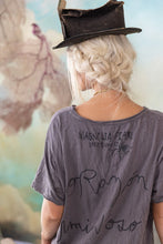 Load image into Gallery viewer, Magnolia Pearl Corazón Luminoso Tee