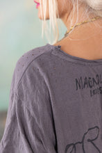 Load image into Gallery viewer, Magnolia Pearl Corazón Luminoso Tee