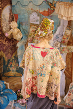 Load image into Gallery viewer, Magnolia Pearl Mi Arte Mi Vida Poncho