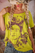 Load image into Gallery viewer, Magnolia Pearl Butterfly Despierta Corazón Tee