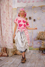 Load image into Gallery viewer, Magnolia Pearl Faded Heart T
