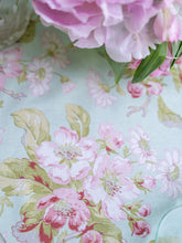 Load image into Gallery viewer, April Cornell Apple Blossom Round Cloth