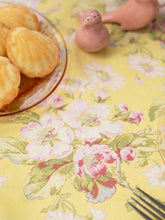 Load image into Gallery viewer, April Cornell Apple Blossom Round Cloth