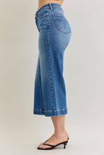Load image into Gallery viewer, Judy Blue Jeans MR Wide Crop Vintage Pkts & Wide Hem