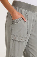 Load image into Gallery viewer, XCVI Chattaway Banded Pant