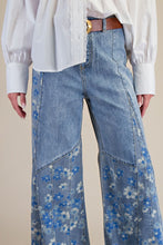 Load image into Gallery viewer, Easel Floral Print Bell Bottom Pants