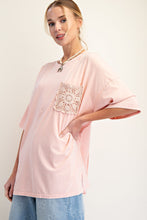 Load image into Gallery viewer, Easel Crochet Pocket Mineral Washed Top