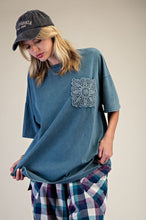 Load image into Gallery viewer, Easel Crochet Pocket Mineral Washed Top