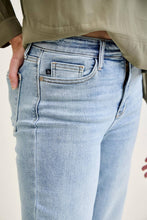 Load image into Gallery viewer, Judy Blue Jeans HW LT. Wash Straight Leg Jeans

