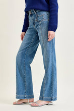 Load image into Gallery viewer, Judy Blue Jeans HW Star &amp; Front Seam Detail Wide
