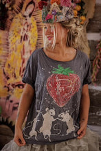 Load image into Gallery viewer, Magnolia Pearl Discotheque Fraises T
