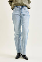 Load image into Gallery viewer, Judy Blue Jeans HW LT. Wash Straight Leg Jeans
