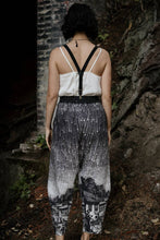 Load image into Gallery viewer, Market of Stars Stargazer Linen Cropped Artist Pant with Falling Stars Print.
