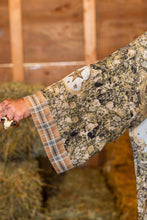 Load image into Gallery viewer, Market of Stars Born to Run Opera Duster Kimono Robe w/ Horse &amp; Flower Print
