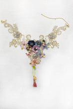 Load image into Gallery viewer, Aratta Queen Victoria Pinned Necklace
