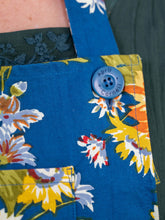 Load image into Gallery viewer, April Cornell Marguerite Chef Apron
