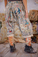 Load image into Gallery viewer, Magnolia Pearl Applique Kiki Bloomers
