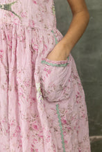 Load image into Gallery viewer, Magnolia Pearl Eyelet Floral Bellisima Slip
