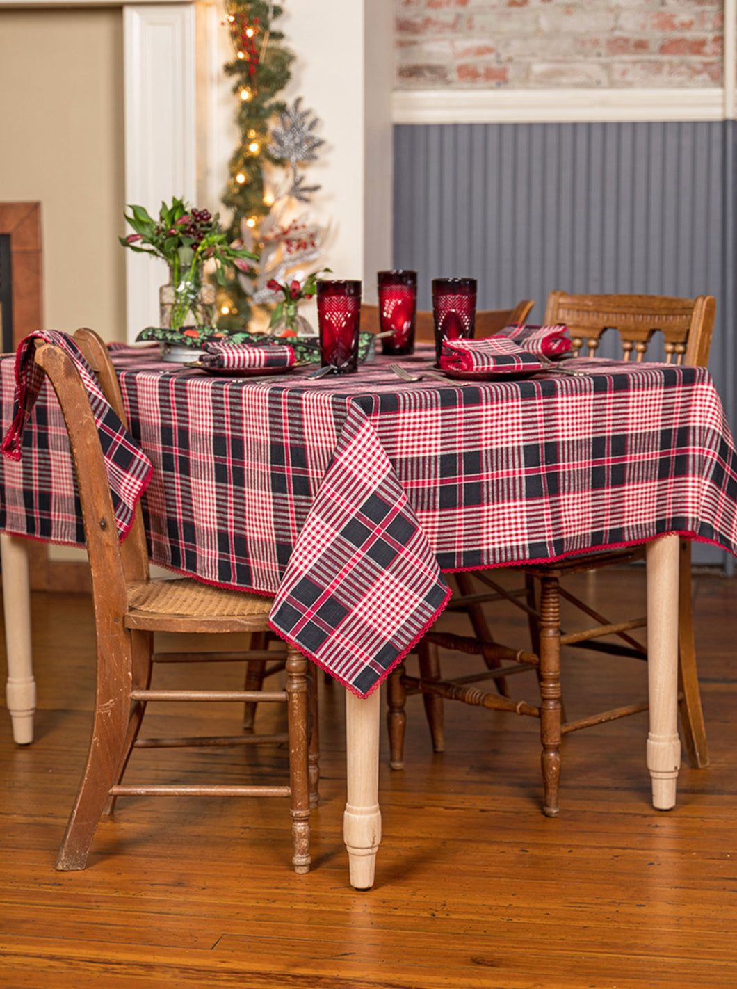 April Cornell Holly Plaid Tablecloth